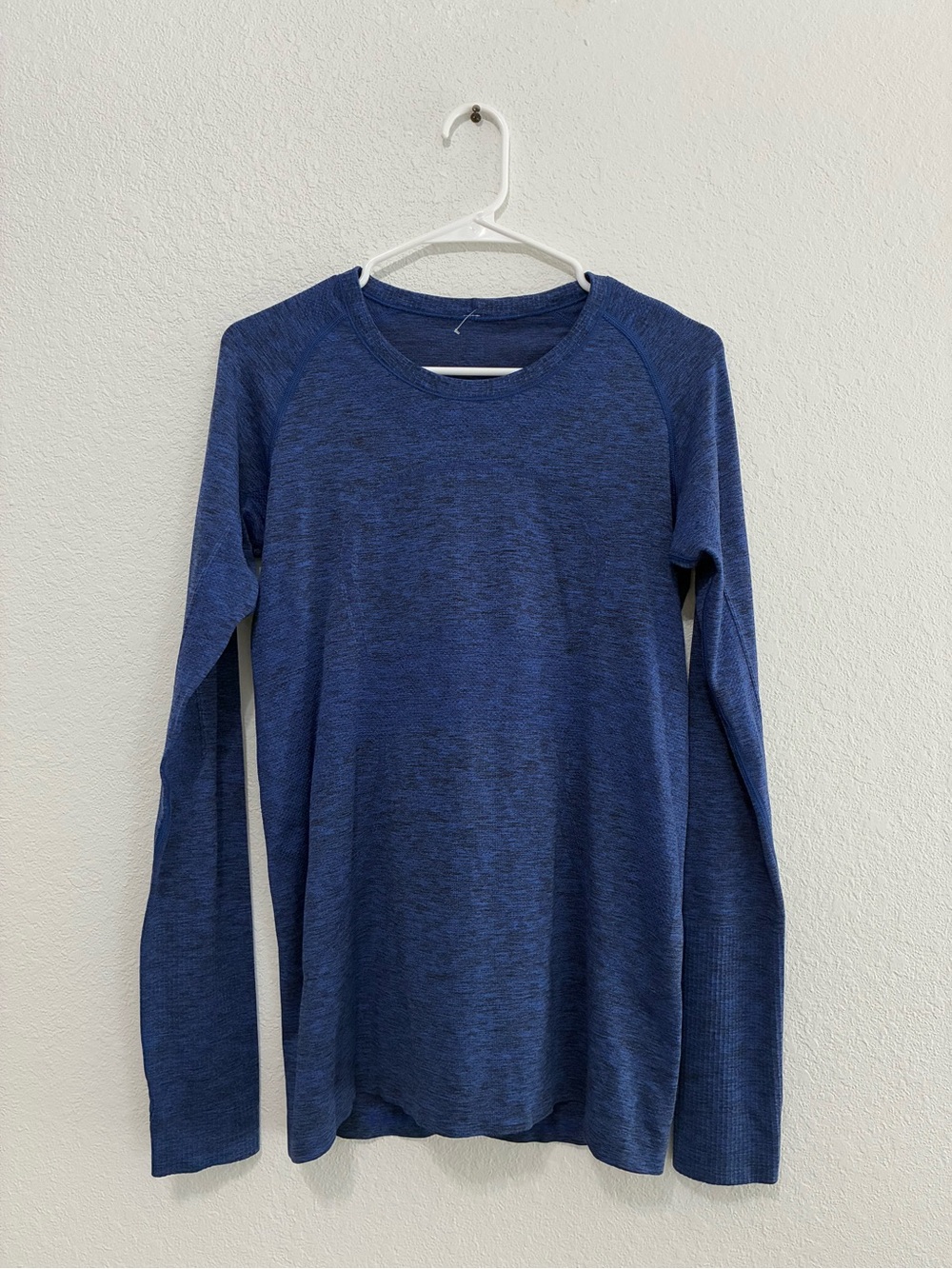 lululemon athletica Women's Blue Heather Long Sleeve Muscle Tee